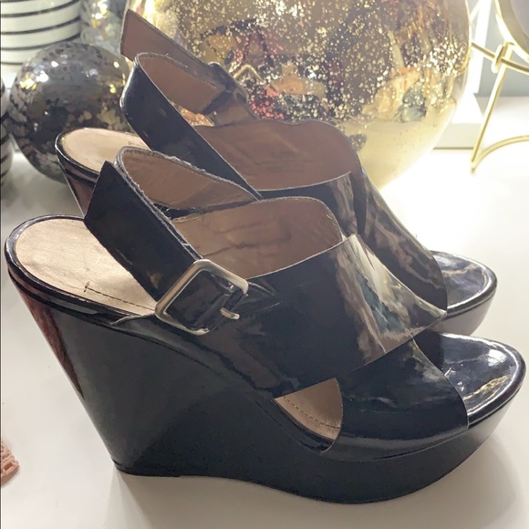 ✨Women’s patent leather wedge heels bcbg - Picture 2 of 4